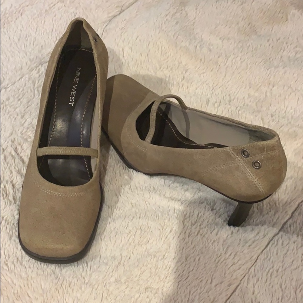 NINE WEST tan suede pumps